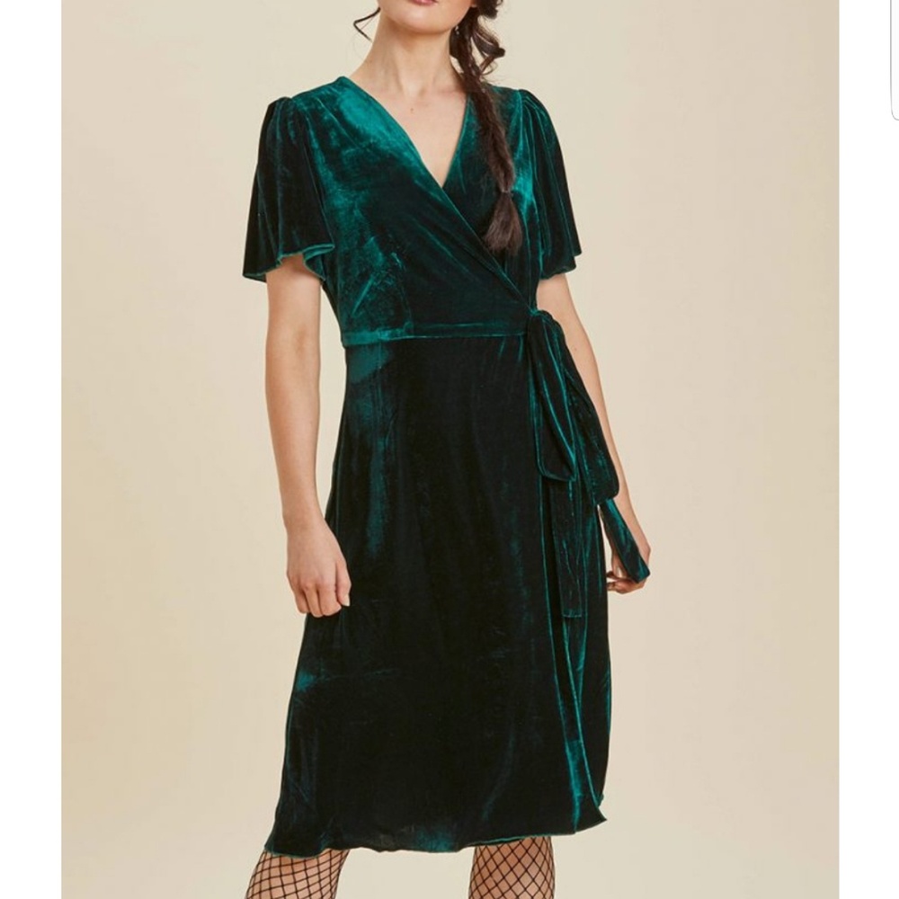 Joanie Clothing Emerald Velvet Dress